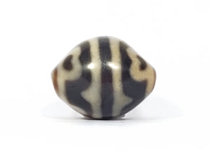 Ancient Round Tiger Tooth & Lotus Motif Dzi Bead - Very Old - 老達洛珠 (TiD-Anc-R-TTL)