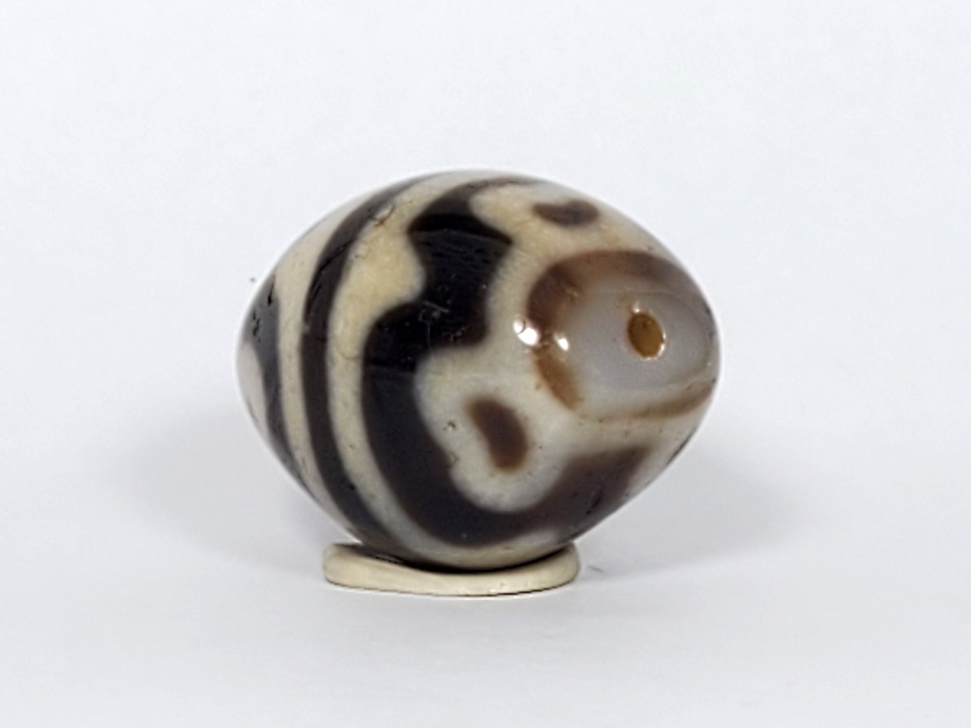 Ancient Round Tiger Tooth & Lotus Motif Dzi Bead - Very Old - 老達洛珠 (AD-R-TTL)