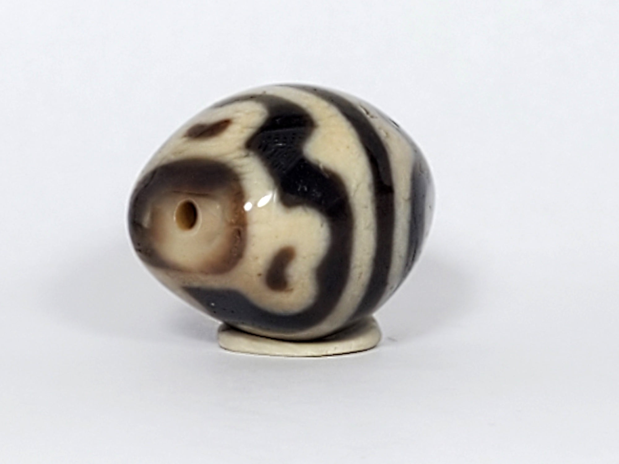 Ancient Round Tiger Tooth & Lotus Motif Dzi Bead - Very Old - 老達洛珠 (AD-R-TTL)