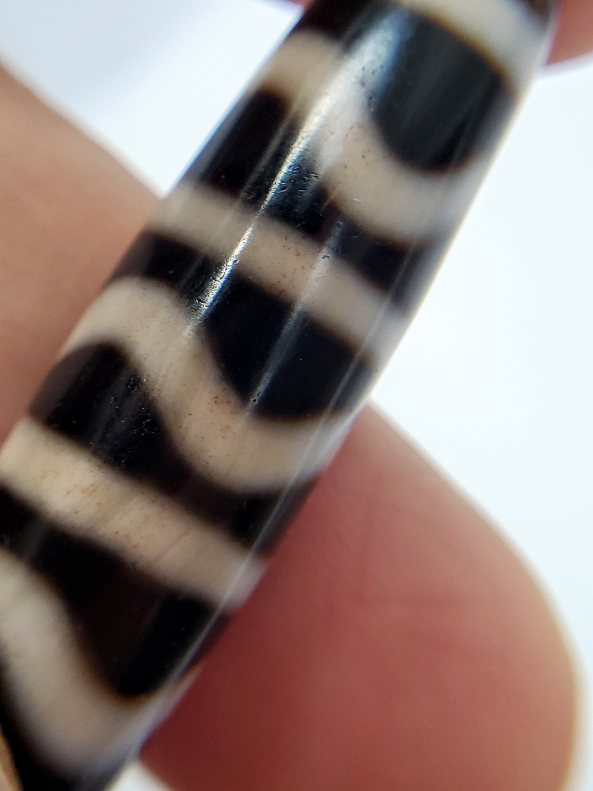 Antique Wave & Stripe Motif Dzi Bead with Bloodspot Inclusions (TiD-Ant-200-WS-081724)