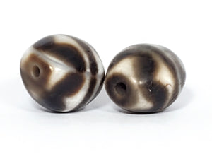 Pair of Antique Round Tiger Tooth Dzi Beads - 老達洛珠 (TiD-Rx2-S-TT-012124)