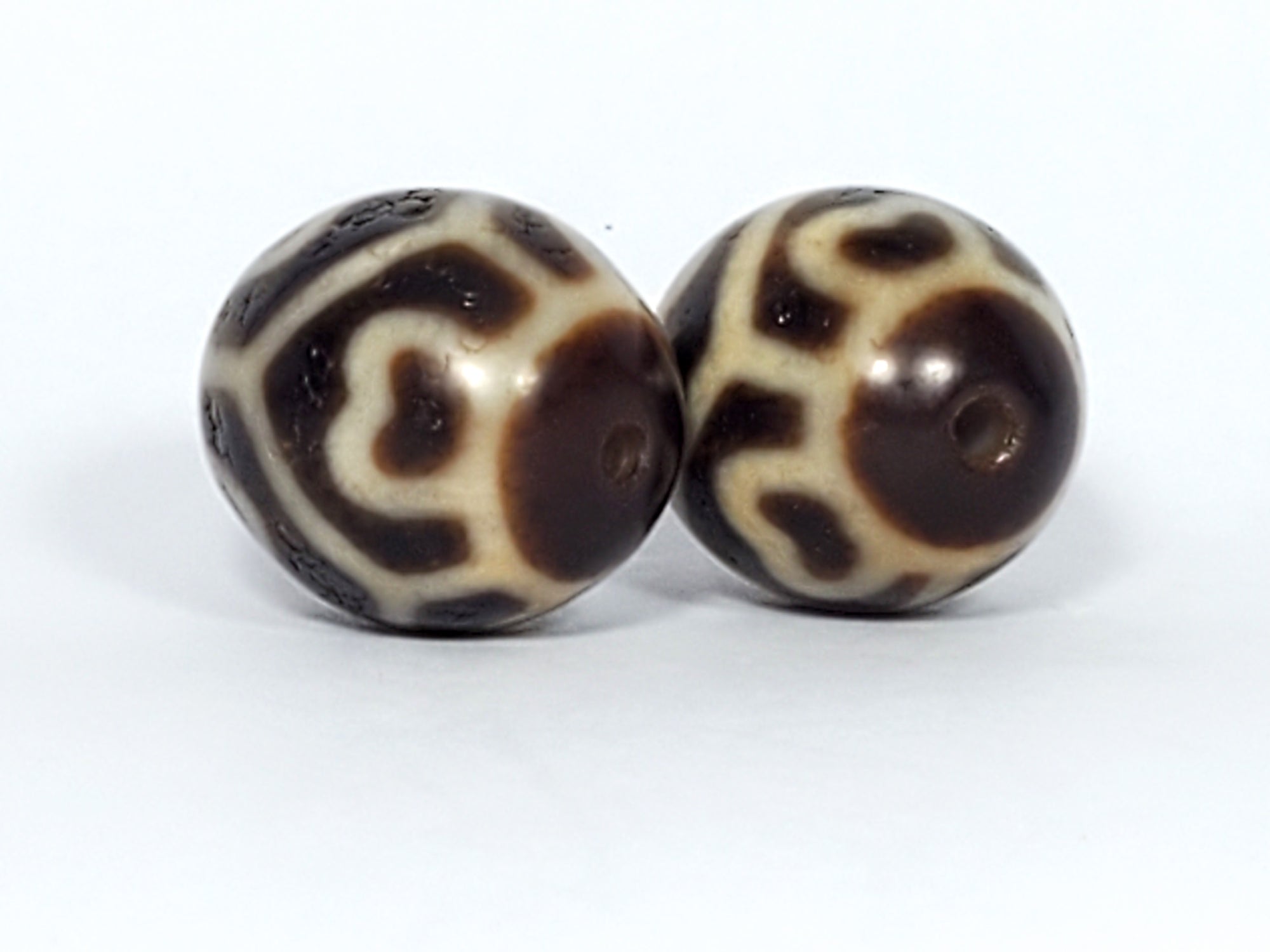 Pair of Round Six Eye Lotus Motif Dzi Beads (R-SiEL-111823)