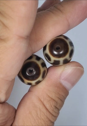 Pair of Round Six Eye Lotus Motif Dzi Beads (R-SiEL-111823)