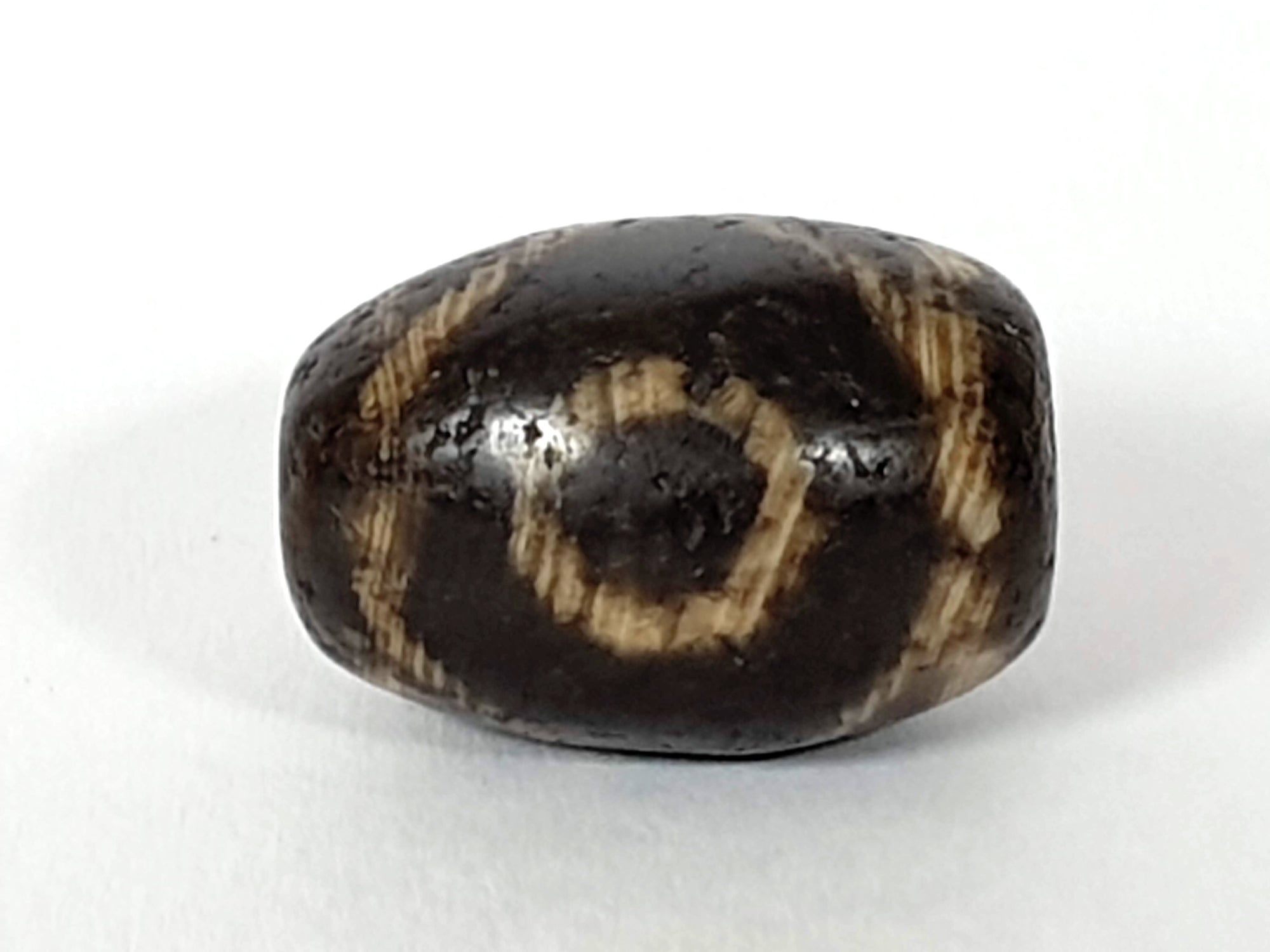 Ancient Two Eye & Tiger Tooth Motif Pumtek Bead