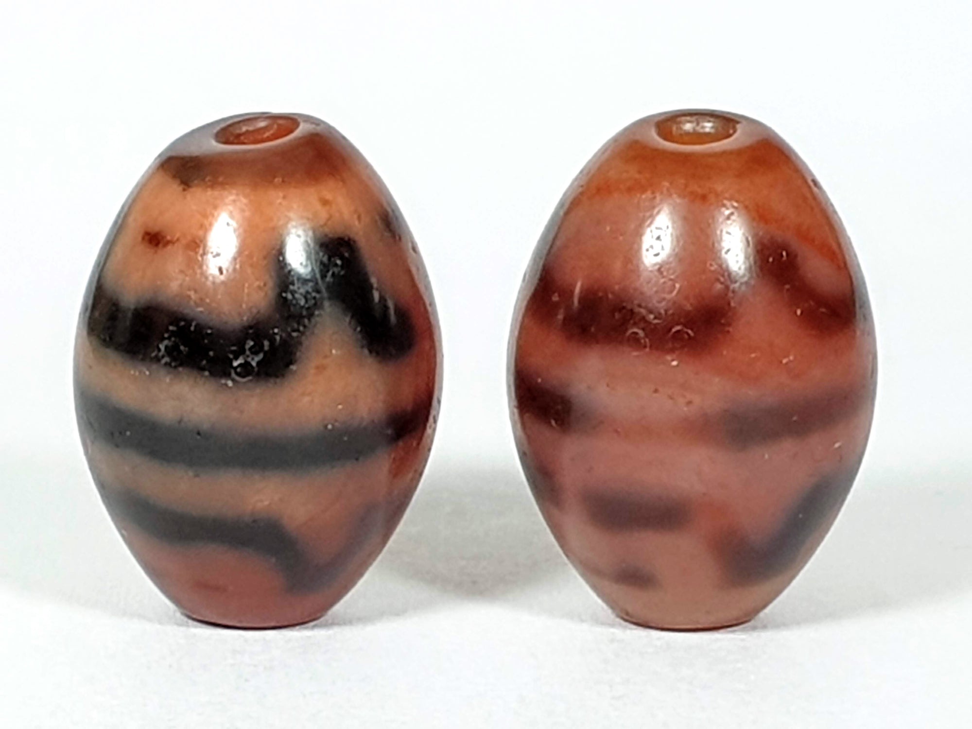 Pair of Antique Round Tiger Tooth Motif Dzi Beads With Bloodspots