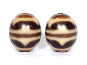 Pair of Round Tiger Tooth Motif Dzi Beads (R-TT-A)