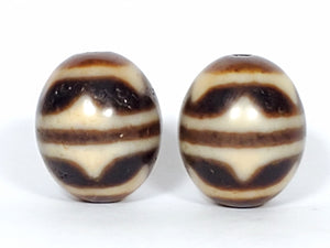 Pair of Round Tiger Tooth Motif Dzi Beads (R-TT-A)