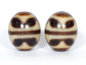 Pair of Round Tiger Tooth Motif Dzi Beads (R-TT-A)