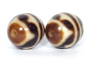 Pair of Round Tiger Tooth Motif Dzi Beads (R-TT-A)