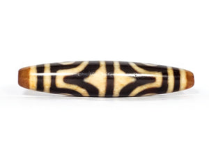 ancient Dzi bead adorned with a powerful Four Eye & Tiger Tooth motif. This bead carries deep spiritual symbolism, representing enhanced perception, inner strength, and protection. The Four Eye motif symbolizes heightened spiritual vision, while the Tiger Tooth motif embodies courage and warding off negative energies